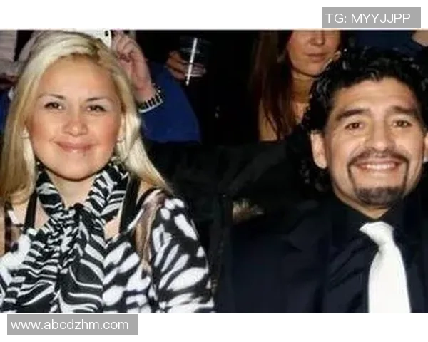 低调生活中的足球明星妻子如何在光环下守护家庭与爱情