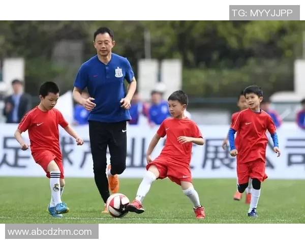 杨靖宇足球精神传承与发展探讨助力青少年成长与团队合作