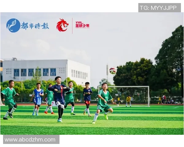 亲亲小足球带你畅游绿茵场感受足球的魅力与激情