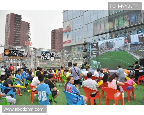 韩国足球宝贝魅力四射引发热议球迷热情高涨的背后故事